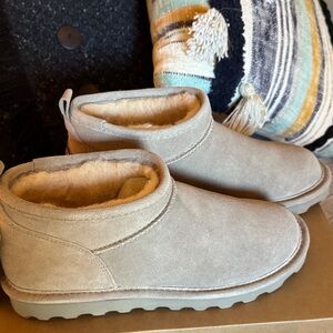 BearPaw Tan Ankle Boots with Plush Lining